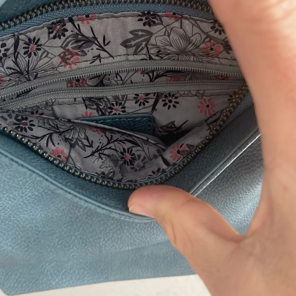 Joy Susan Teal Crossbody Bag - Picture 6 of 8
